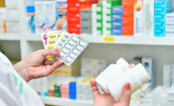 Yêu cầu công khai giá thuốc và dịch vụ y tế, nghiêm cấm đầu cơ, găm hàng gây bất ổn thị trường